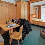 Hotel Cristallino D'Ampezzo Hotel 4*